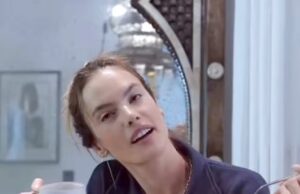Cosa mangia Alessandra Ambrosio in un giorno per mantenere la sua incredibile figura mentre la veterinaria di Victoria’s Secret compie 45 anni