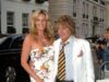 Penny Lancaster, 55 anni, scherza “Merito una medaglia” mentre festeggia 26 anni con Rod Stewart, 81 anni, e rivela come “mantengono viva l’intimità”