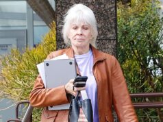 L’attrice veterana che ha recitato con Harrison Ford nel movie cult di fantascienza sembra giovane a 80 anni in una rara gita… riesci a indovinare chi?