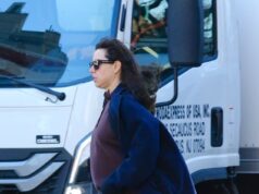 Aubrey Plaza, 41 anni, rivela il pancione per la prima volta dopo l’annuncio della gravidanza con il associate Christopher Abbott, 40 anni