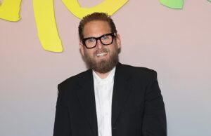 Jonah Hill sciocca i fan rivelando di essersi sposato segretamente e di aver dato il benvenuto al secondo figlio con una moglie modello