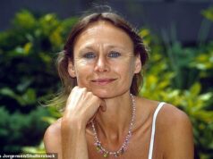 La star di Coronation Avenue Angela Pleasance muore all’età di 84 anni mentre si riversano tributi per l’amata attrice e figlia del famoso cattivo di Bond