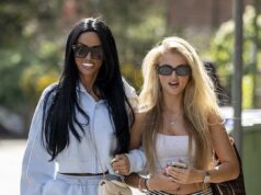 Katie Value viene accompagnata dalla figlia Princess, 18 anni, al salone di bellezza mentre si godono del tempo di qualità insieme dopo che alla star è stato vietato di guidare per la settima volta