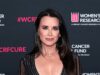 Secondo quanto riferito, Kyle Richards ha citato in giudizio la sorella Kim per sfrattarla dal condominio di Los Angeles e “ha chiesto 140 dollari al giorno per rimanere oltre il limite”