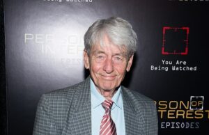 John Nolan morto a 87 anni: l’attore di Batman e zio del famoso regista Christopher Nolan muore mentre i tributi si riversano