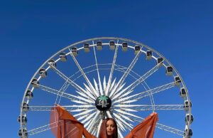 Maura Higgins mostra la sua figura tonica in una serie di audaci scatti di ritorno al Coachella e insiste che “il deserto si ricorda di me”