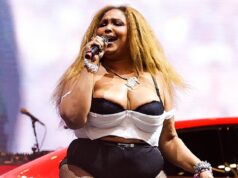 Lizzo twerka con Labubu a grandezza naturale sul palco del Coachella mentre sfoggia una perdita di peso di 60 libbre