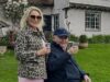 Eamonn Holmes, 66 anni, viene visto ridere e sorridere con la fidanzata Katie Alexander, 44 anni, pochi giorni prima del suo terrificante ictus