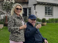 Eamonn Holmes, 66 anni, viene visto ridere e sorridere con la fidanzata Katie Alexander, 44 anni, pochi giorni prima del suo terrificante ictus