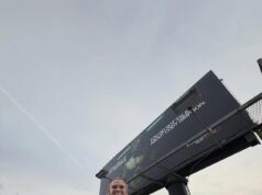 Cody Simpson svela la sua ultima trasformazione dopo aver abbandonato il nuoto e diviso con Emma McKeon – mentre canalizza Brad Pitt in Battle Membership per il nuovo video musicale