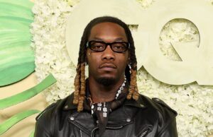 Offset si esibisce al Coachella pochi giorni dopo essere stato colpito da un proiettile mentre si trova sul palco dopo essere arrivato su una sedia a rotelle