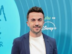 Frankie Muniz si schianta con un’auto da corsa durante lo scontro NASCAR mentre rivela un acceso confronto con il pilota concorrente
