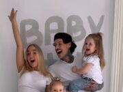 Helen Briggs, 30 anni, e Chet Johnson, 35 anni, di Ex On The Seashore, annunciano che aspettano il loro quinto figlio in sei anni mentre amici famosi si precipitano a congratularsi