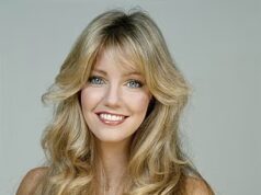 Le icone degli anni ’80 Heather Locklear, 64, e Lorenzo Lamas, 68, CONFERMANO che stanno uscendo insieme, vedeteli ora come coppia