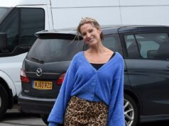 Sarah Jayne Dunn sorride mentre emerge per la prima volta da quando ha chiesto un lavoro di recitazione cinque anni dopo che Hollyoaks ha licenziato la sua carriera su OnlyFans