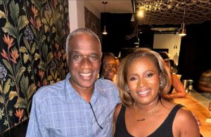 Charlene White condivide la foto della cerimonia di dispersione delle ceneri di suo padre, seguita due giorni dopo dal matrimonio di sua sorella in Giamaica