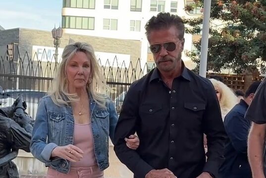 Heather Locklear e Lorenzo Lamas si affezionano per la prima volta quando incontra i suoi figli dopo 6 MESI di frequentazione