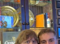 Lewis Capaldi si gode una serata alcolica con Sam Fender a New York