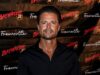 La star di Baywatch David Charvet accusata di aver investito e ucciso un cane con il suo camion in un incidente “mordi e fuggi”.