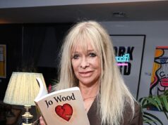 Jo Wooden rivela di aver avuto difficoltà a scrivere il libro sulla rottura dopo la separazione dal rocker dei Rolling Stones Ronnie Wooden finché la sua amica “biricchina” non le ha dato alcune idee a luci rosse