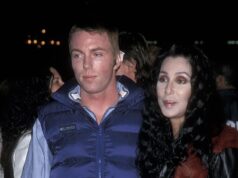 Cher chiede la tutela del figlio Elijah Blue Allman dopo che è stato rinchiuso in un ospedale psichiatrico