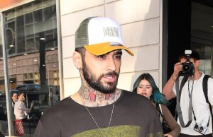 Zayn Malik “ha dato un pugno in faccia a Louis Tomlinson e gli ha tagliato la testa dopo aver fatto un commento sulla sua defunta madre” durante le riprese del street journey present di Netflix