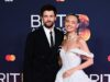 Mentre Jack Whitehall sposa l’ex modella glamour Roxy: Downtown Abbey incontra Eastenders… non può che essere il matrimonio delle celebrità dell’anno!