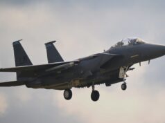 Trump avverte l’Iran “48 ore prima che regni l’inferno”, mentre si intensificano le ricerche dei membri dell’equipaggio scomparsi