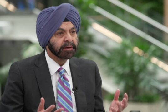 Presidente della Banca Mondiale: preparatevi a mesi di disagi, anche dopo la riapertura dello Stretto di Hormuz