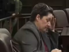 Chi è Luanne James? Bibliotecario statunitense licenziato per essersi rifiutato di spostare i libri a tema LGBTQ dalla sezione per bambini