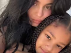 Kylie Jenner ricorda di aver pianto guardando “KUWTK” con Stormi