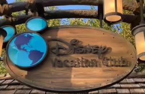 Un uomo della Florida è stato sorpreso a rubare 900 dollari in spille da collezione Disney dopo aver rimosso le etichette di sicurezza