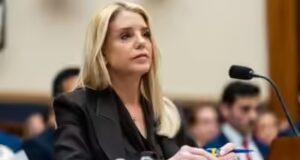 Pam Bondi licenziata: 5 possibili ragioni per cui Trump l’ha esclusa dal ruolo di procuratore generale