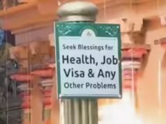 Reporter “scioccato” dalle benedizioni per il cartello “visto di lavoro” all’interno del tempio indù in Texas