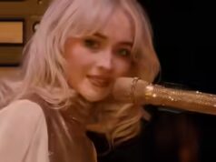 Sabrina Carpenter si scusa per il commento sul canto arabo dei fan