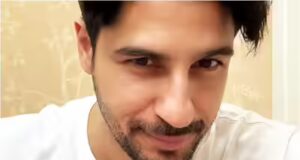 Sidharth mette in mostra la clip per fiocco per bambini nella foto di “papà ragazza”.