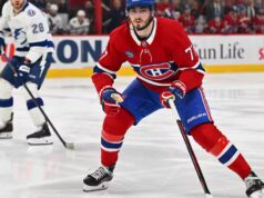 Kirby Dach doit-il retourner dans les gradins?