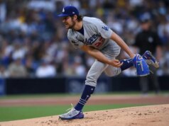 Il vincitore di Cy Younger, Trevor Bauer, firma con i Lengthy Island Geese