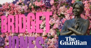 La statua di Bridget Jones diventa residente permanente di Leicester Square: “Fa sentire visti i londinesi”