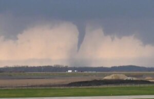 Violente tempeste scoppiano in più stati con alcuni twister e inondazioni