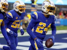 S Nasir Adderley esce dal ritiro e firma con i Colts