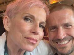 L’attrice Debbie Webster di Coronation Avenue dichiara il suo amore per la co-protagonista tra le provocazioni sull'”uscita”.