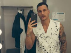 Gorka Marquez supportato da Gemma Atkinson mentre i co-protagonisti di Strictly parlano all’uscita