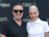 La compagna di Ricky Gervais, Jane Fallon, offre aggiornamenti sulla salute dopo il secondo intervento chirurgico per cancro al seno