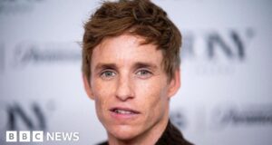 Eddie Redmayne multato per eccesso di velocità nella zona delle 20 miglia all’ora