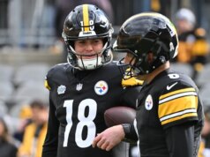 Rapporti: Steelers ancora instabili al QB, nessuna parola da Aaron Rodgers