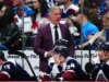 L’allenatore di Avalanche Jared Bednar (lesioni al viso) salterà le prossime due partite