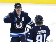 Vicino a un posto jolly, i Jets combattono contro le Stars destinate ai playoff