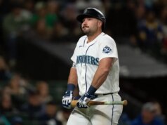 I marinai sperano che i pipistrelli delle stelle si riscaldino contro gli angeli