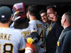 I pirati usano la palla lunga per abbattere i Rossi